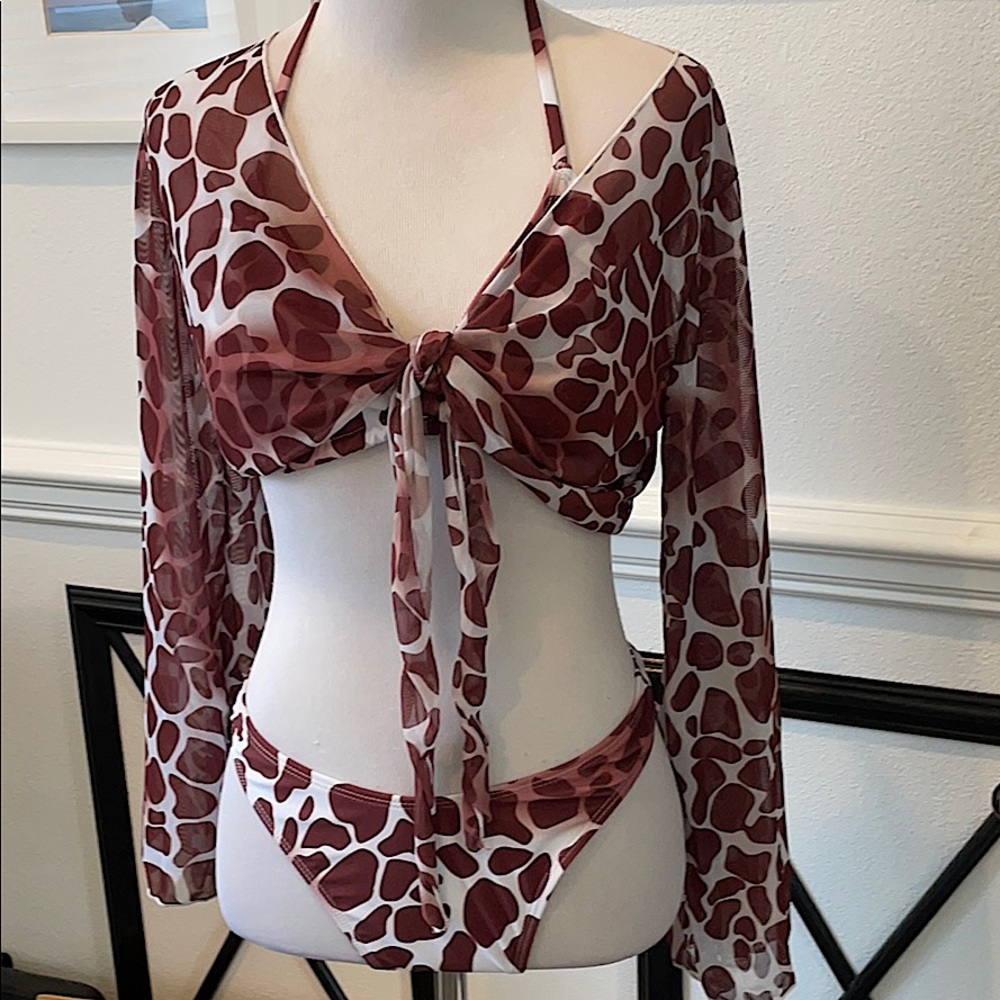 STUNNING BIKINI AND COVER UP - Picture 4 of 6